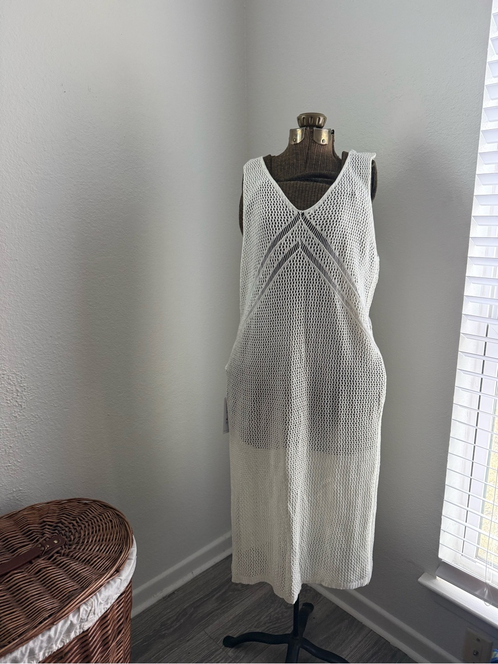 Women’s NWT Crochet V-Neck Swim Cover-Up Dress - Picture 3 of 9